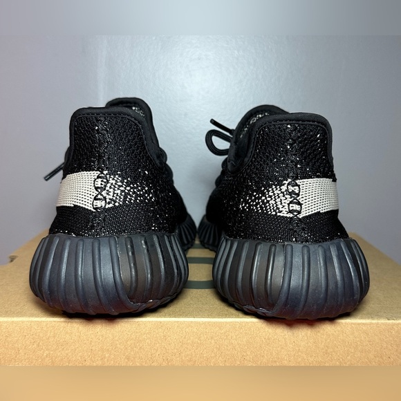 Size 9.5 - adidas Yeezy Boost 350 V2 Low Oreo - Picture 3 of 8
